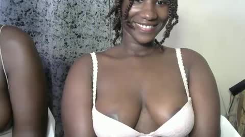Snapshot of sleekmellanin chatting on October 2, 2025, 4:03 pm sleekmellanin online show from October 2, 2025, 4:03 pm