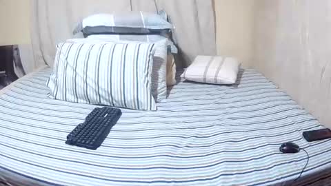 Snapshot of slender_sweetbabe chatting on June 24, 2026, 11:31 am slender_sweetbabe online show from June 24, 2026, 11:31 am