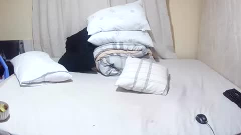 Snapshot of slender_sweetbabe chatting on June 29, 2026, 12:05 pm slender_sweetbabe online show from June 29, 2026, 12:05 pm