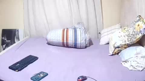 Snapshot of slender_sweetbabe chatting on July 14, 2026, 11:27 am slender_sweetbabe online show from July 14, 2026, 11:27 am