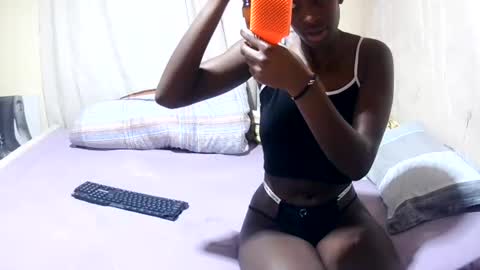 Snapshot of slender_sweetbabe chatting on July 15, 2026, 11:48 am slender_sweetbabe online show from July 15, 2026, 11:48 am