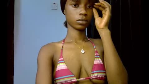 Snapshot of slim_petitqueen chatting on November 10, 2025, 8:35 am Alice online show from November 10, 2025, 8:35 am