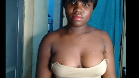 Snapshot of slimthick_tinah chatting on July 28, 2026, 8:01 pm TINA online show from July 28, 2026, 8:01 pm