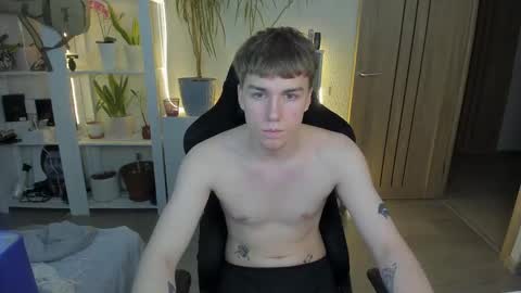 Snapshot of slippery_baby chatting on February 12, 2025, 6:30 pm Mila online show from February 12, 2025, 6:30 pm