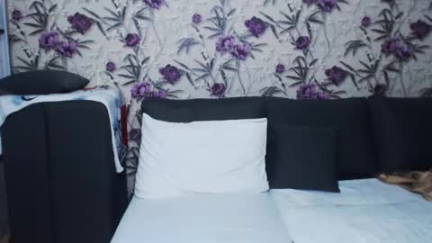 slutihmami online show from December 23, 2024, 5:49 am