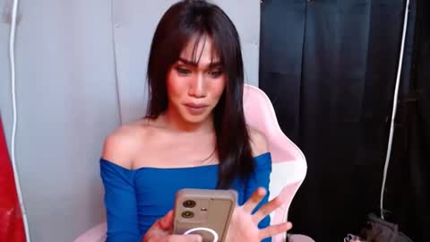 Snapshot of slutqueen_raz chatting on February 19, 2025, 2:01 am Raz online show from February 19, 2025, 2:01 am