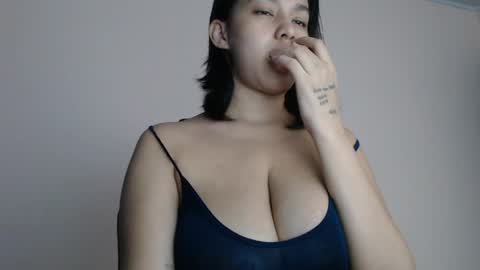 Sofia online show from May 4, 2026, 1:56 am