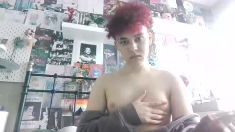 sluttyfemtwinky online show from February 19, 2026, 8:27 pm