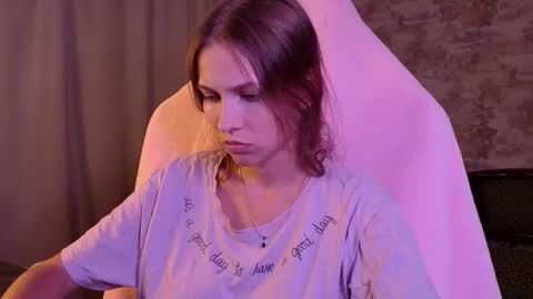 Snapshot of small_emma0 chatting on September 11, 2025, 4:18 pm Emma online show from September 11, 2025, 4:18 pm