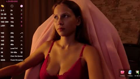 Snapshot of small_emma0 chatting on October 18, 2025, 7:36 pm Emma online show from October 18, 2025, 7:36 pm