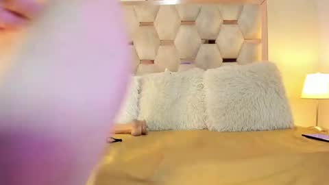 Snapshot of small_hot19 chatting on September 25, 2025, 9:57 am Small Hot19 online show from September 25, 2025, 9:57 am