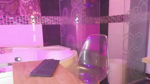 Small Hot19 online show from June 15, 2026, 3:03 pm