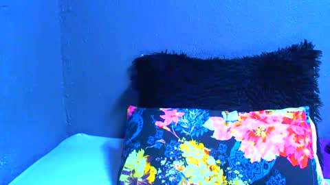 smallboobsxx online show from July 4, 2026, 5:13 am