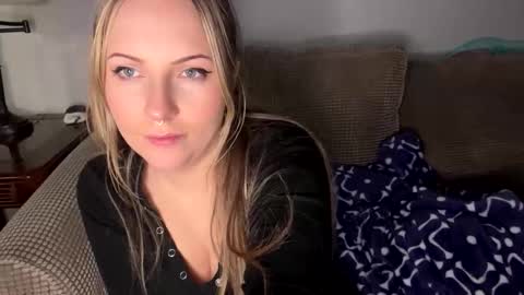 Snapshot of smallclitbitch333 chatting on March 14, 2026, 5:13 am smallclitbitch333 online show from March 14, 2026, 5:13 am