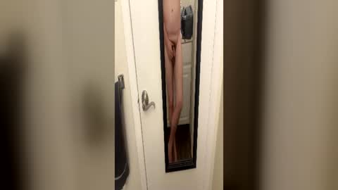 Snapshot of smalldick0324 chatting on June 14, 2026, 12:07 pm smalldick0324 online show from June 14, 2026, 12:07 pm