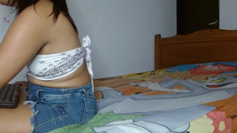 smallflorecita online show from January 29, 2025, 6:50 pm