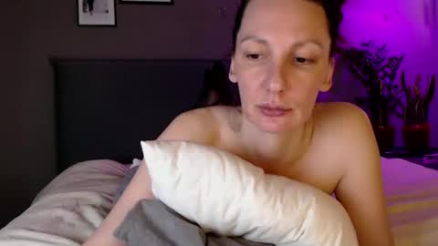 Anna no bbbbybybbabebyy just Anna. And dont call me mom please. online show from February 16, 2025, 4:10 pm