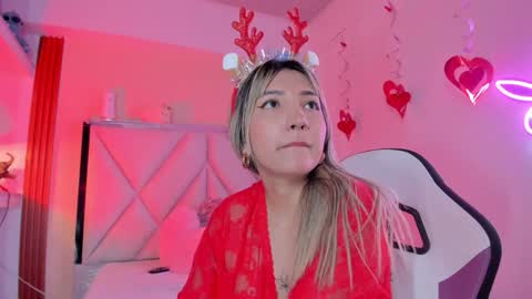 Snapshot of smile__1 chatting on December 8, 2024, 11:35 am smile__1 online show from December 8, 2024, 11:35 am