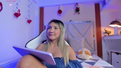 Snapshot of smile__1 chatting on December 29, 2024, 10:47 pm smile__1 online show from December 29, 2024, 10:47 pm