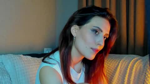 Bella online show from September 14, 2025, 8:08 pm