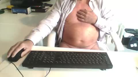 Snapshot of smilesnsmiles chatting on February 5, 2025, 12:27 pm George online show from February 5, 2025, 12:27 pm