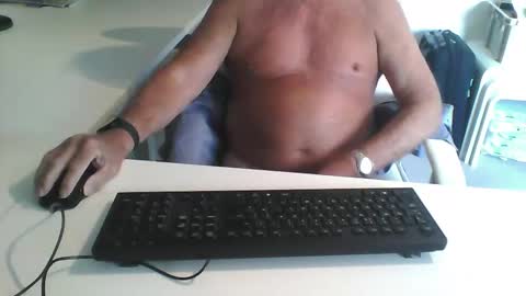 Snapshot of smilesnsmiles chatting on March 12, 2025, 11:42 am George online show from March 12, 2025, 11:42 am