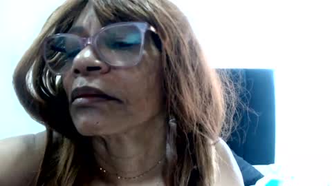 Snapshot of smilet_milf chatting on July 31, 2026, 12:15 pm Smileth online show from July 31, 2026, 12:15 pm