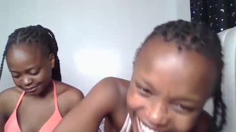 smiley luv1 online show from December 16, 2025, 9:09 pm