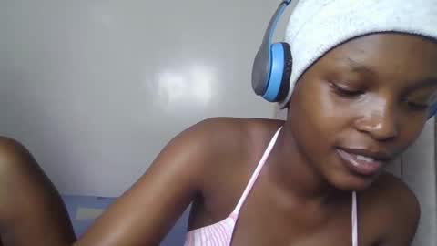 smiley luv1 online show from March 11, 2026, 8:59 pm