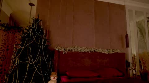 Mia online show from January 11, 2026, 5:01 am