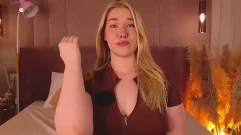 Snapshot of smiley_mia_ chatting on July 17, 2026, 6:13 pm Mia online show from July 17, 2026, 6:13 pm