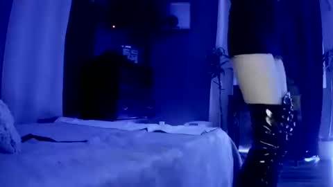 Snapshot of smokeingbitch420 chatting on October 11, 2025, 4:44 am love bug online show from October 11, 2025, 4:44 am