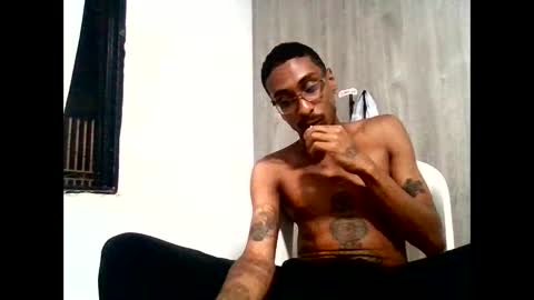 Snapshot of smokepurxxx chatting on April 17, 2026, 4:37 am smokepurxxx online show from April 17, 2026, 4:37 am