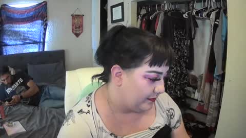 Snapshot of smokingcouple25 chatting on June 11, 2026, 6:28 pm smokingcouple25 online show from June 11, 2026, 6:28 pm