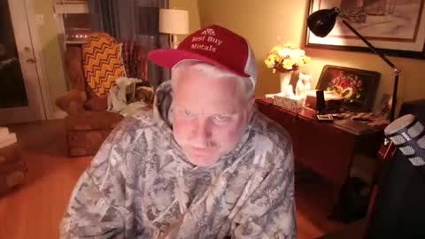 Snapshot of smokymountanman chatting on December 17, 2025, 4:29 am smokymountanman online show from December 17, 2025, 4:29 am