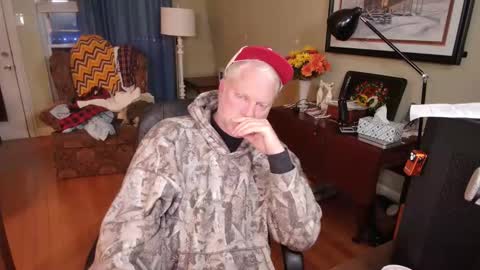Snapshot of smokymountanman chatting on December 18, 2025, 12:27 am smokymountanman online show from December 18, 2025, 12:27 am