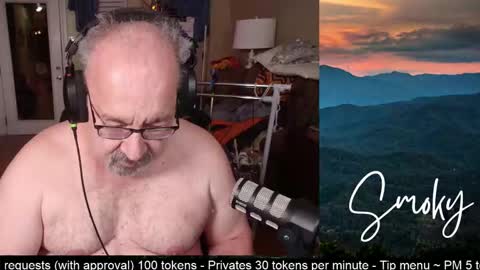Snapshot of smokymountanman chatting on January 17, 2026, 1:32 am smokymountanman online show from January 17, 2026, 1:32 am