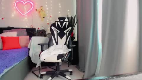 Snapshot of smurfette77 chatting on July 28, 2026, 2:13 pm Sex-machine is my passion activate it with your tips and enjoy with me online show from July 28, 2026, 2:13 pm