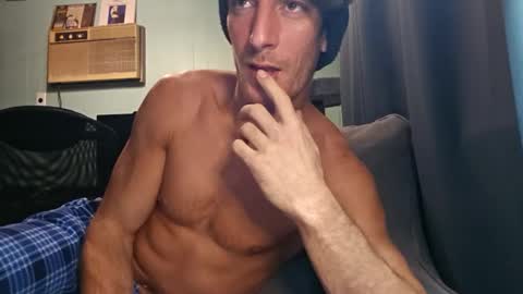 Snackyyyy online show from March 1, 2026, 3:19 am