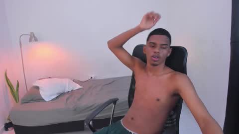 snak_master1 online show from October 8, 2025, 6:05 pm