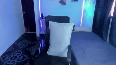 snak_master1 online show from May 1, 2026, 7:18 pm