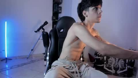 snakebutterfly online show from October 19, 2025, 6:03 am