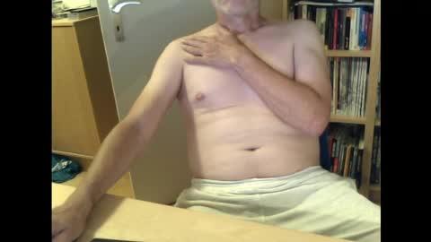 sneaxfreund online show from June 24, 2026, 12:31 am