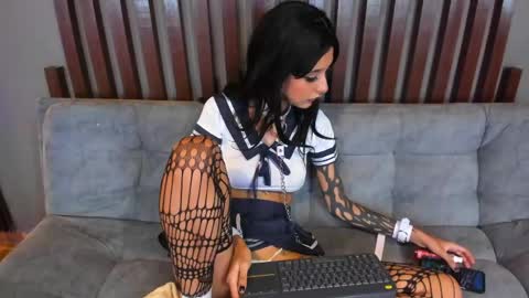 snner_velvet online show from May 27, 2026, 9:34 pm