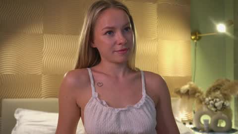 Snapshot of snow_is_falling chatting on December 4, 2024, 1:42 pm Candice Snow online show from December 4, 2024, 1:42 pm