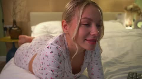 Snapshot of snow_is_falling chatting on December 6, 2024, 11:54 am Candice Snow online show from December 6, 2024, 11:54 am