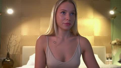 Snapshot of snow_is_falling chatting on December 8, 2024, 1:36 pm Candice Snow online show from December 8, 2024, 1:36 pm