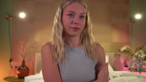 Snapshot of snow_is_falling chatting on December 14, 2024, 12:01 pm Candice Snow online show from December 14, 2024, 12:01 pm