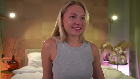 Snapshot of snow_is_falling chatting on December 15, 2024, 12:06 pm Candice Snow online show from December 15, 2024, 12:06 pm