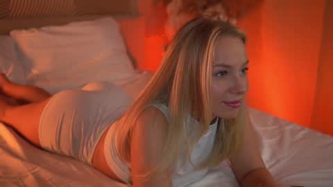 Snapshot of snow_is_falling chatting on December 24, 2024, 12:22 pm Candice Snow online show from December 24, 2024, 12:22 pm